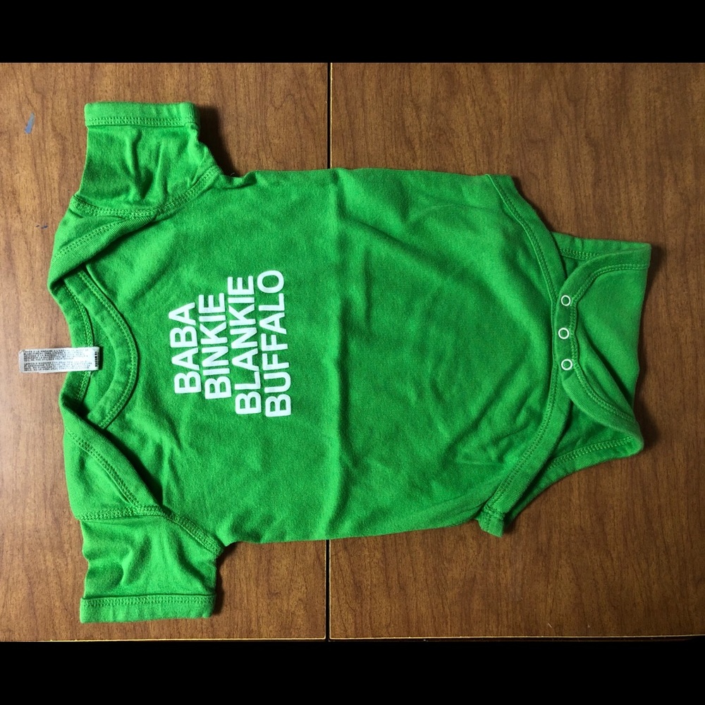 3/$15 NWOT Sz18M Kelly Green Buffalo Graphic Onsie